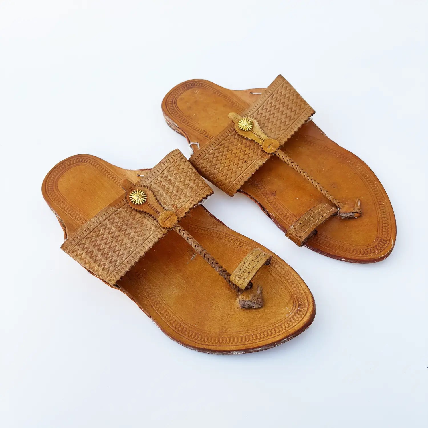 Pasted Button Pivala Patta